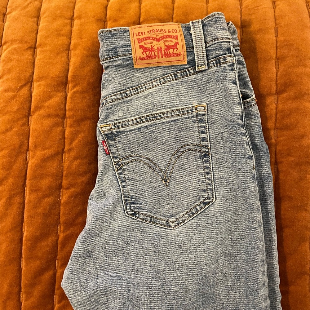 Levi’s Ribcage Straight Ankle Jeans Medium/Light wash